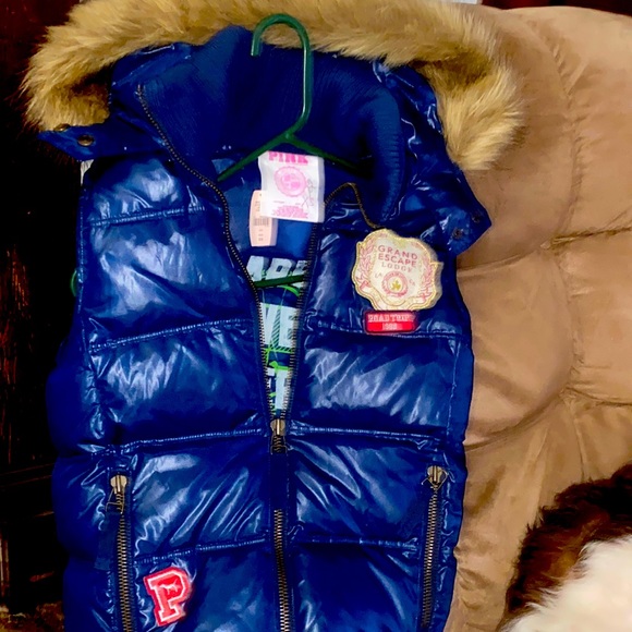 Victoria’s Secret Pink Vintage Puffer Vest with a Detachable Furlined Hood BNWT - Picture 3 of 3